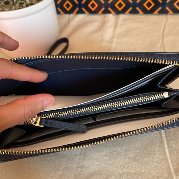 New, tory burch leather emerson wristlet zip continental wallet navy - Picture 7 of 12